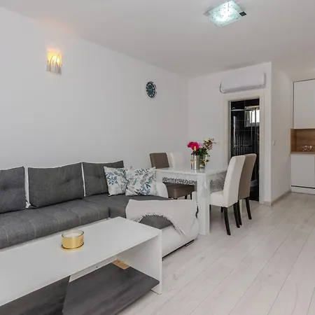 Appartamento Lucica 4 By Interhome