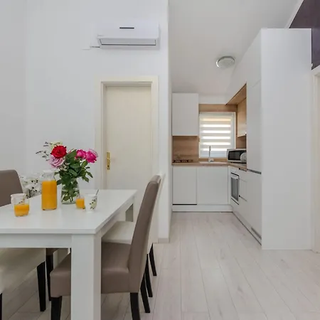 Appartamento Lucica 4 By Interhome