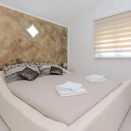Appartamento Lucica 4 By Interhome