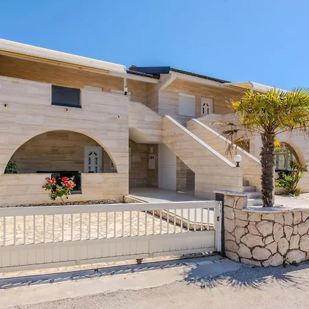 Appartamento Lucica 4 By Interhome
